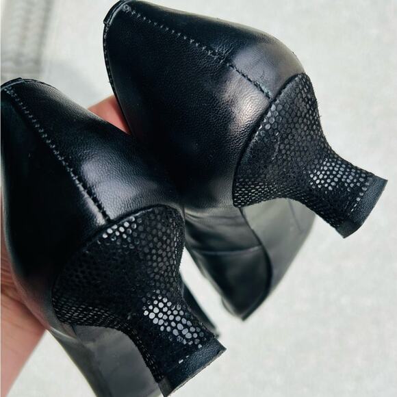 Vaneli Cap-Toe Black Kitten Heels - Picture 6 of 6